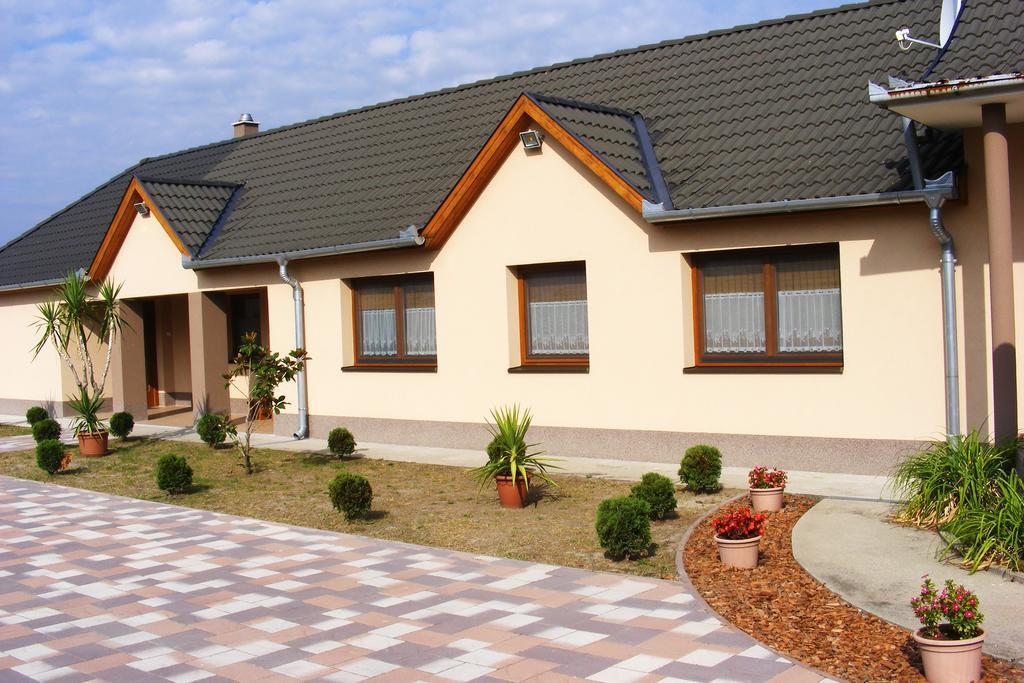 Szerencsecsillag Vendeghaz Hotel Kiskoros Ngoại thất bức ảnh