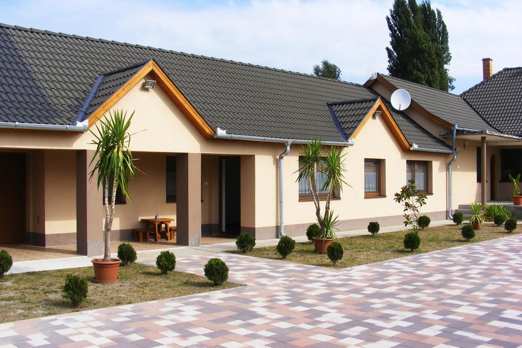 Szerencsecsillag Vendeghaz Hotel Kiskoros Ngoại thất bức ảnh