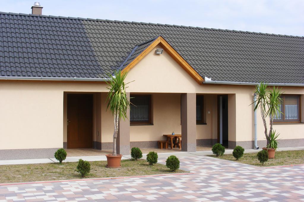 Szerencsecsillag Vendeghaz Hotel Kiskoros Ngoại thất bức ảnh
