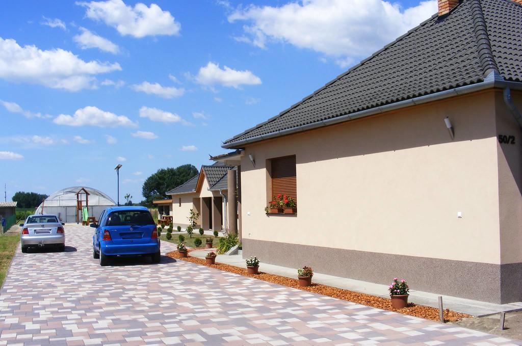 Szerencsecsillag Vendeghaz Hotel Kiskoros Ngoại thất bức ảnh