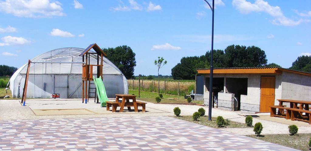 Szerencsecsillag Vendeghaz Hotel Kiskoros Ngoại thất bức ảnh