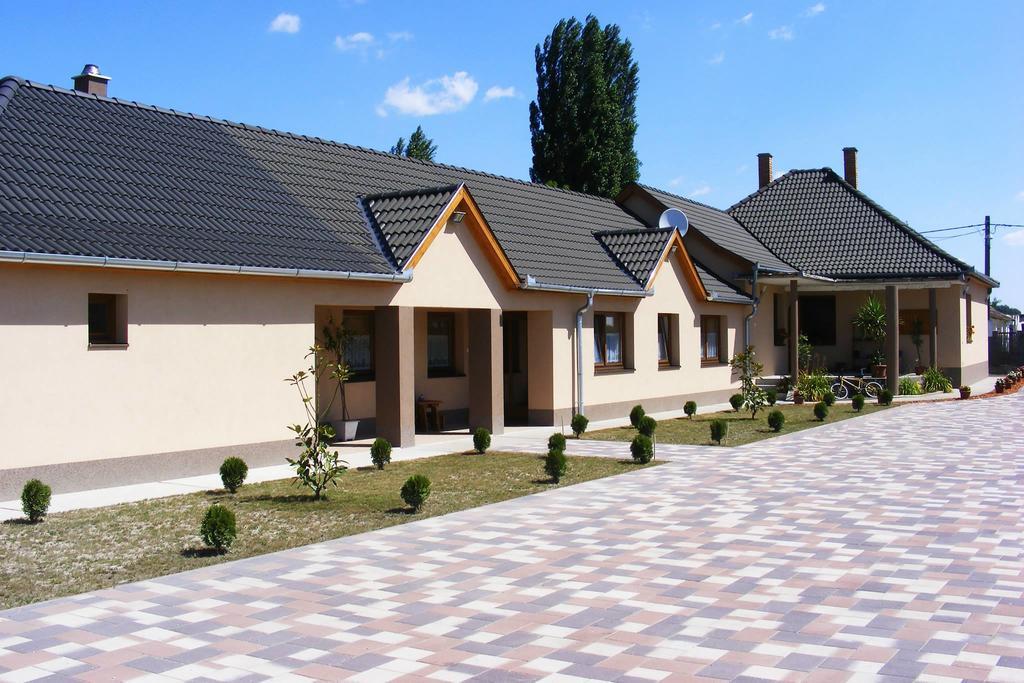 Szerencsecsillag Vendeghaz Hotel Kiskoros Ngoại thất bức ảnh