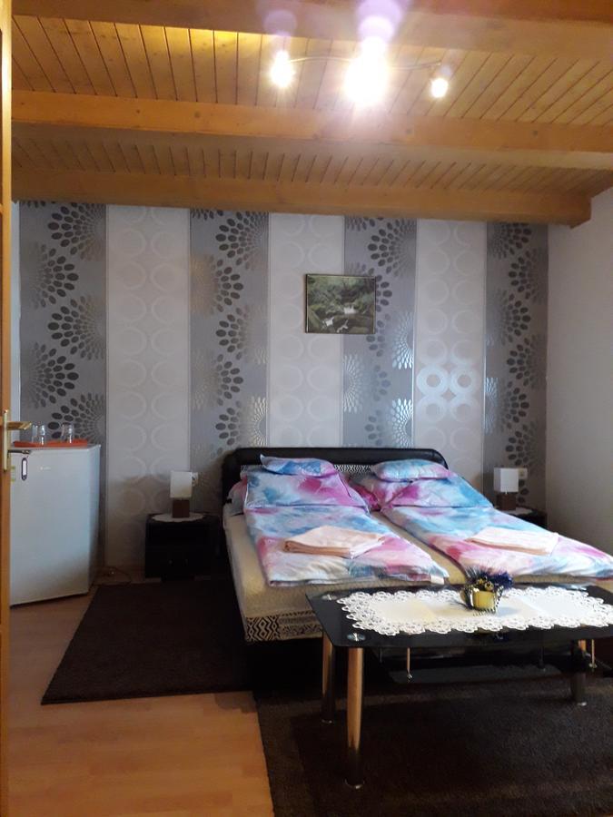 Szerencsecsillag Vendeghaz Hotel Kiskoros Ngoại thất bức ảnh