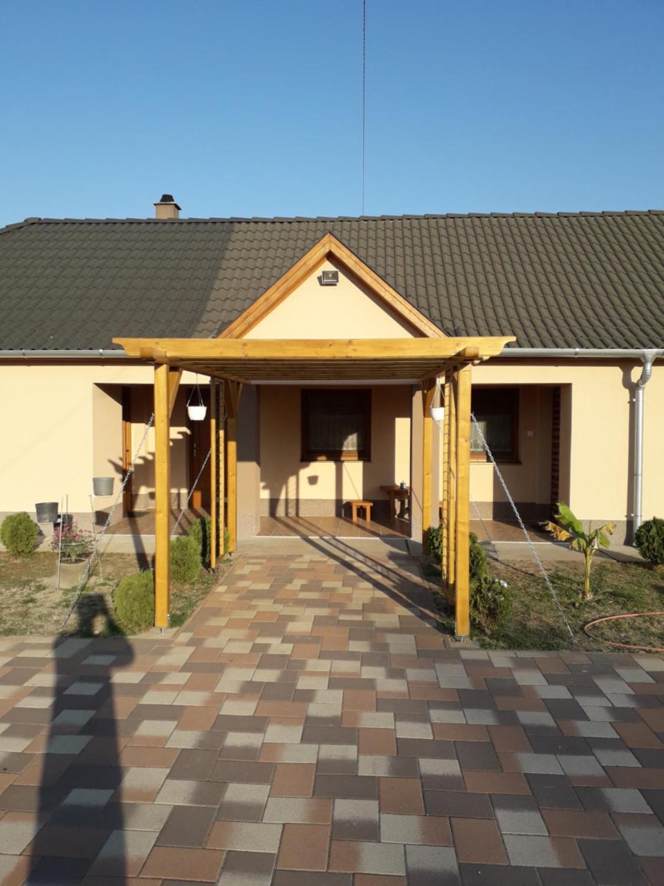 Szerencsecsillag Vendeghaz Hotel Kiskoros Ngoại thất bức ảnh